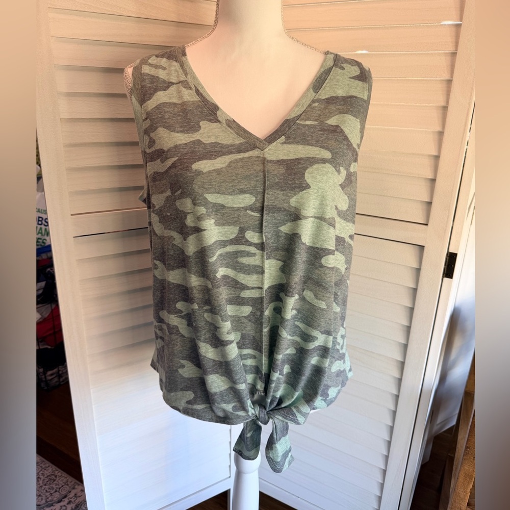 Democracy Size Large Green Camo Tie-Front Tank Top